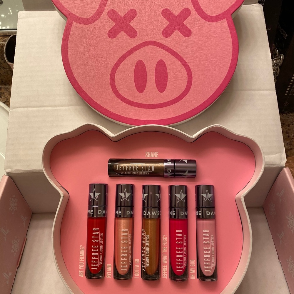 Jeffree Star Mystery Box Items